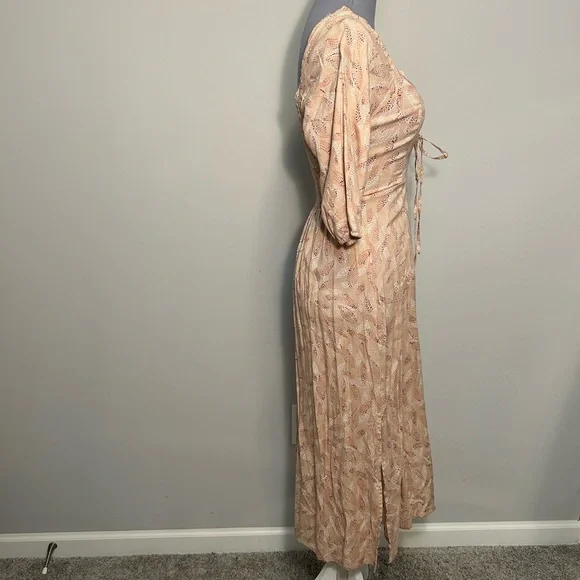 Blush Floral Women's Dress - Picture 4 of 7